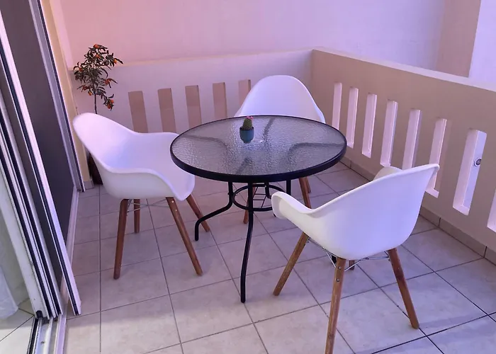 Stephanie\'S Place - Charming Apartment With Sea View